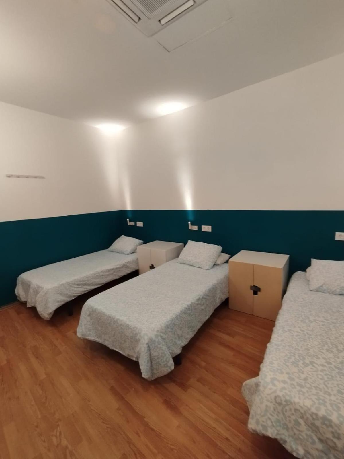 Single Bed in Mixed Dormitory Room